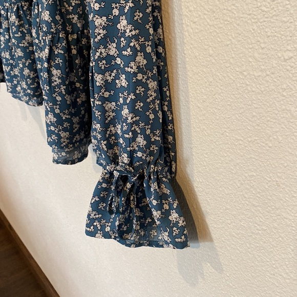 Blouse - Picture 2 of 3